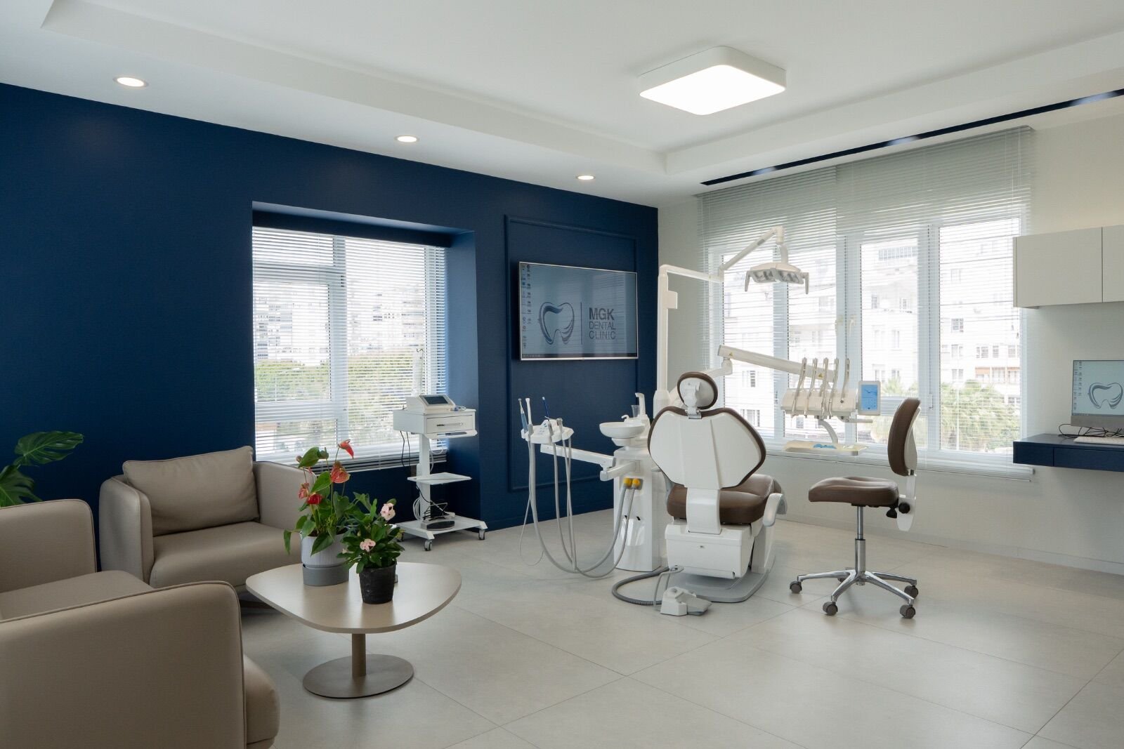 MGK Dental Lara — danışma alanı